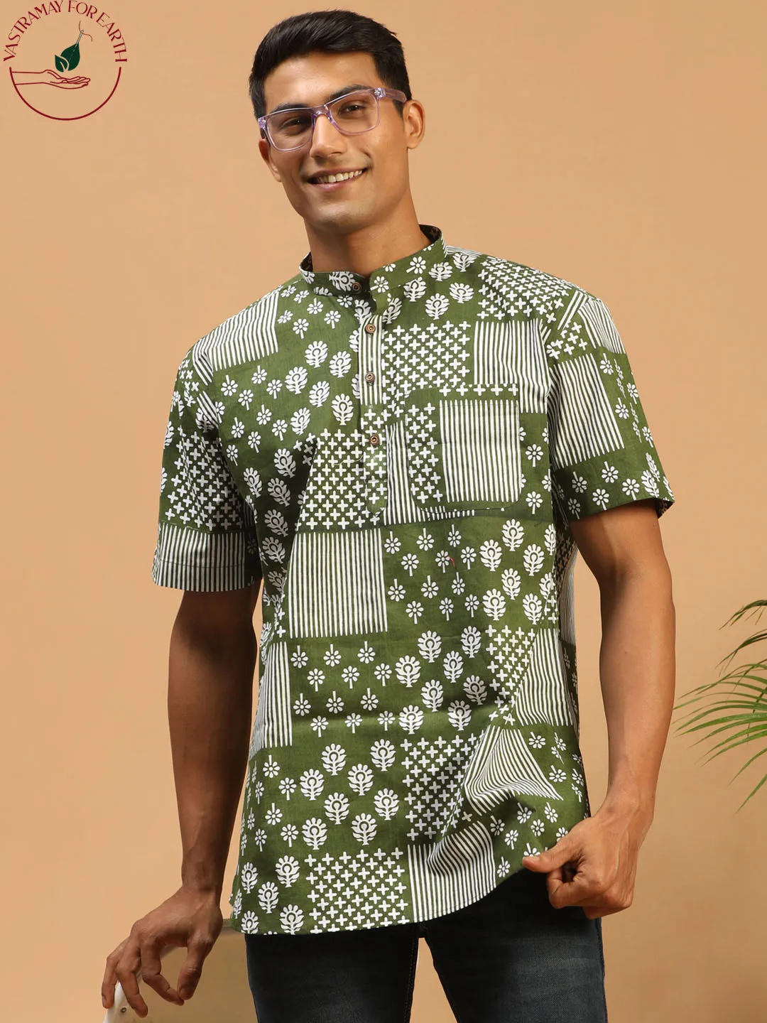 VASTRAMAY Green Printed Cotton Short Kurta